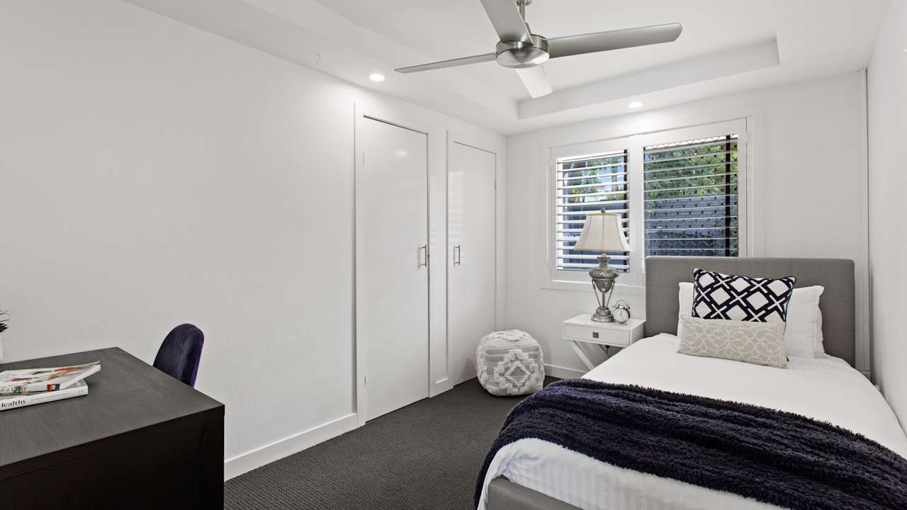Furnished room in a share house