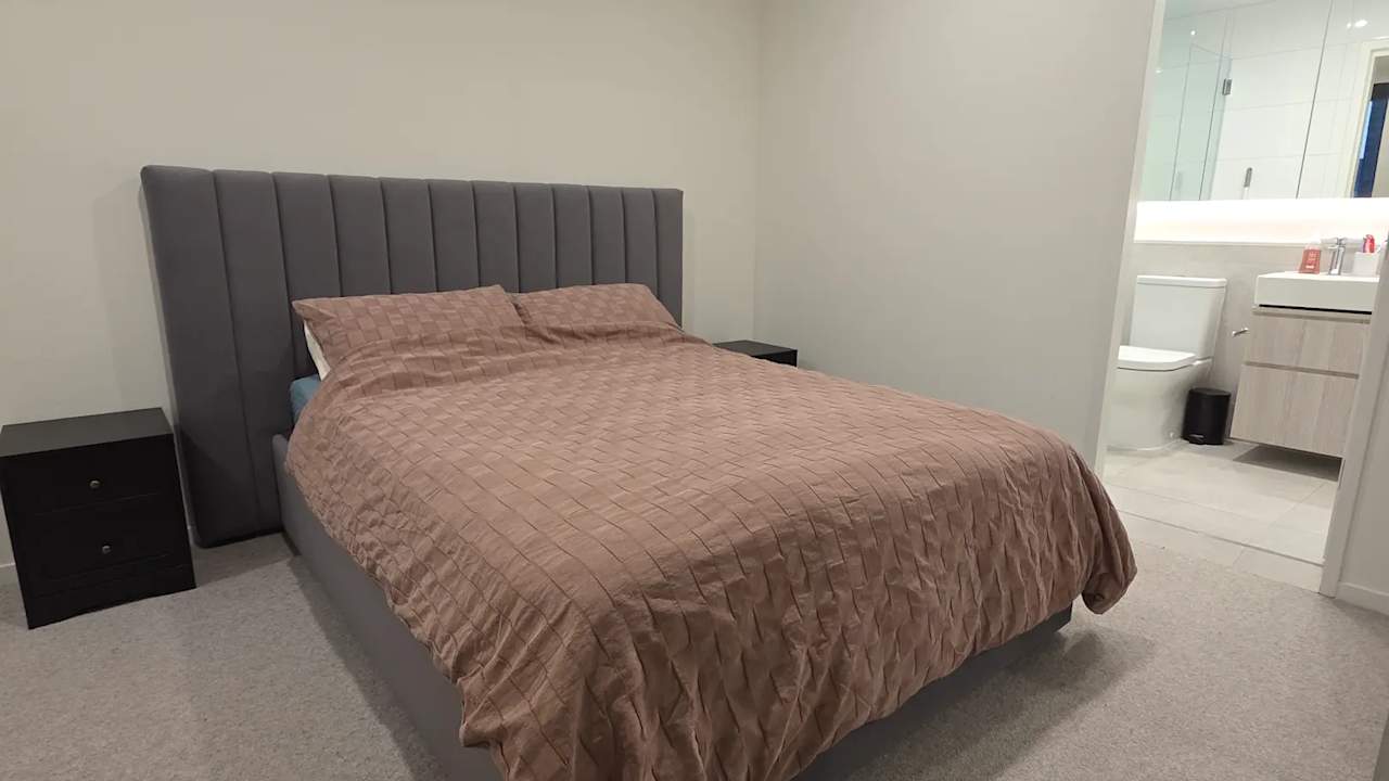 Furnished room with ensuite in a flatshare
