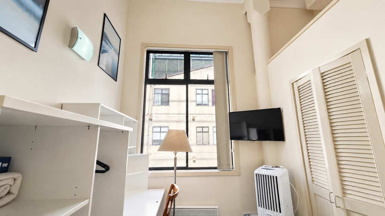 Furnished room with own bathroom