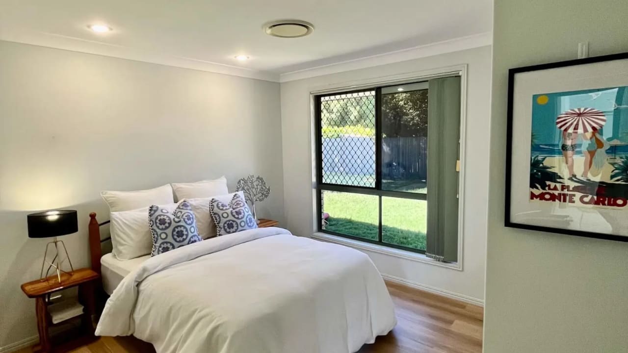 Furnished room in a share house
