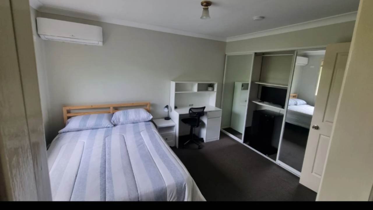 Furnished room with ensuite in a flatshare