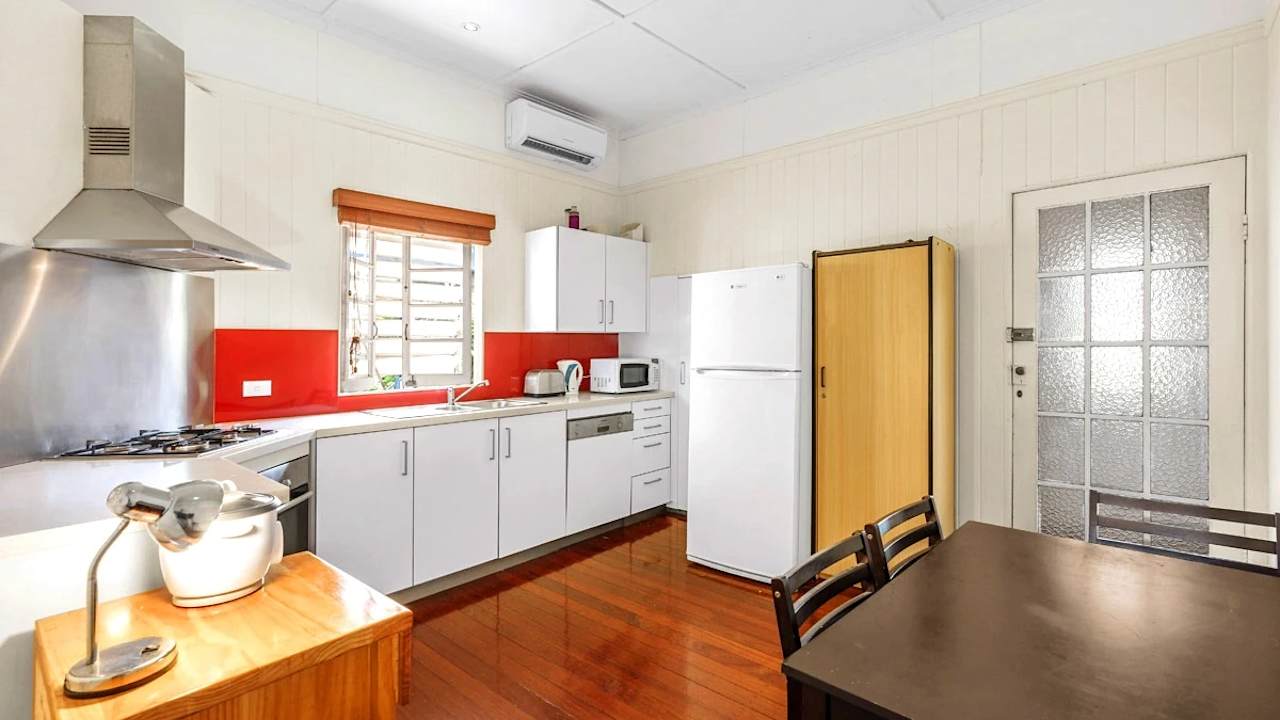 Whole property with 4 rooms for rent