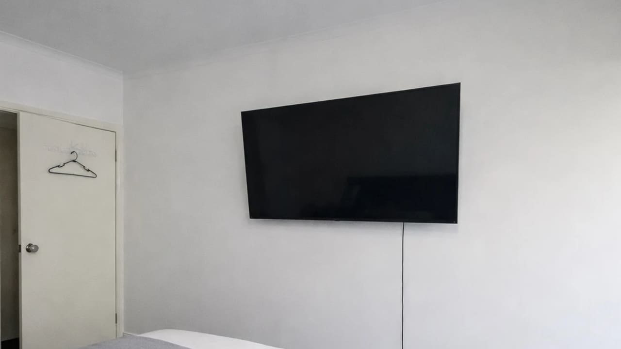 Furnished room with ensuite in a flatshare