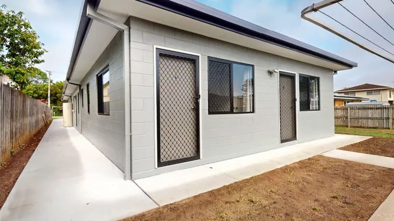 Unfurnished room studio flat for rent