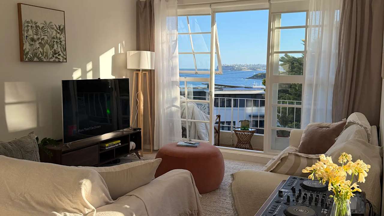 Unfurnished room in a flatshare
