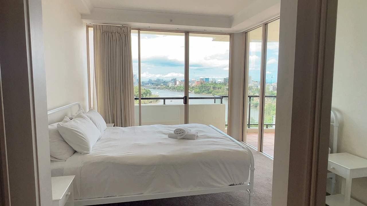 Furnished room with ensuite in a flatshare