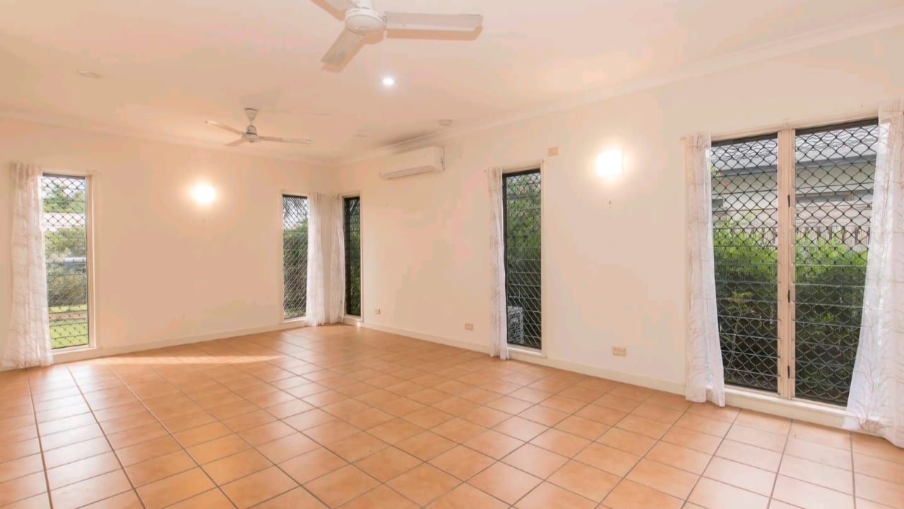 Unfurnished room in a share house