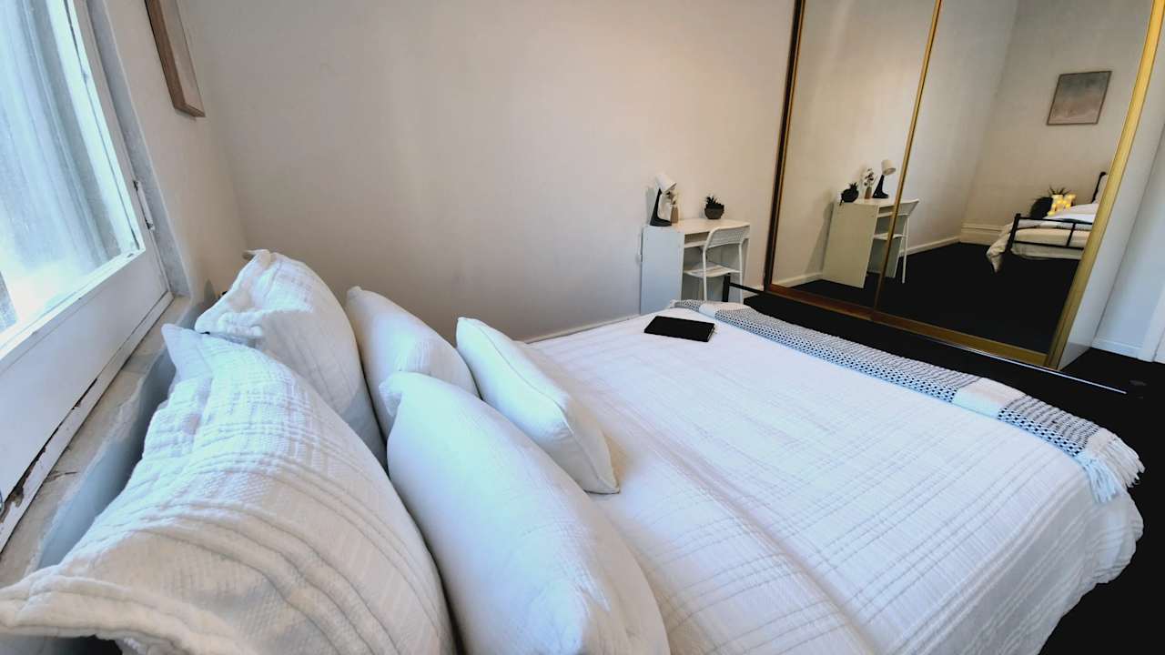 Furnished room in a flatshare