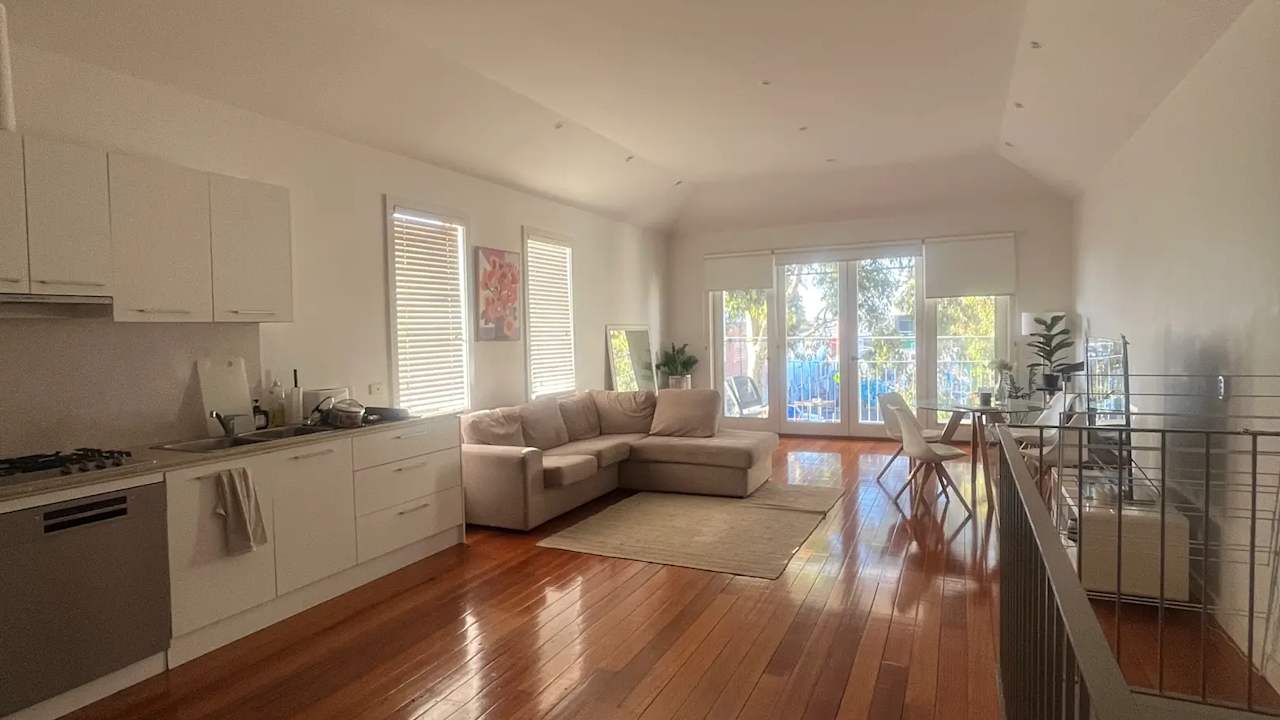 Unfurnished room in a flatshare