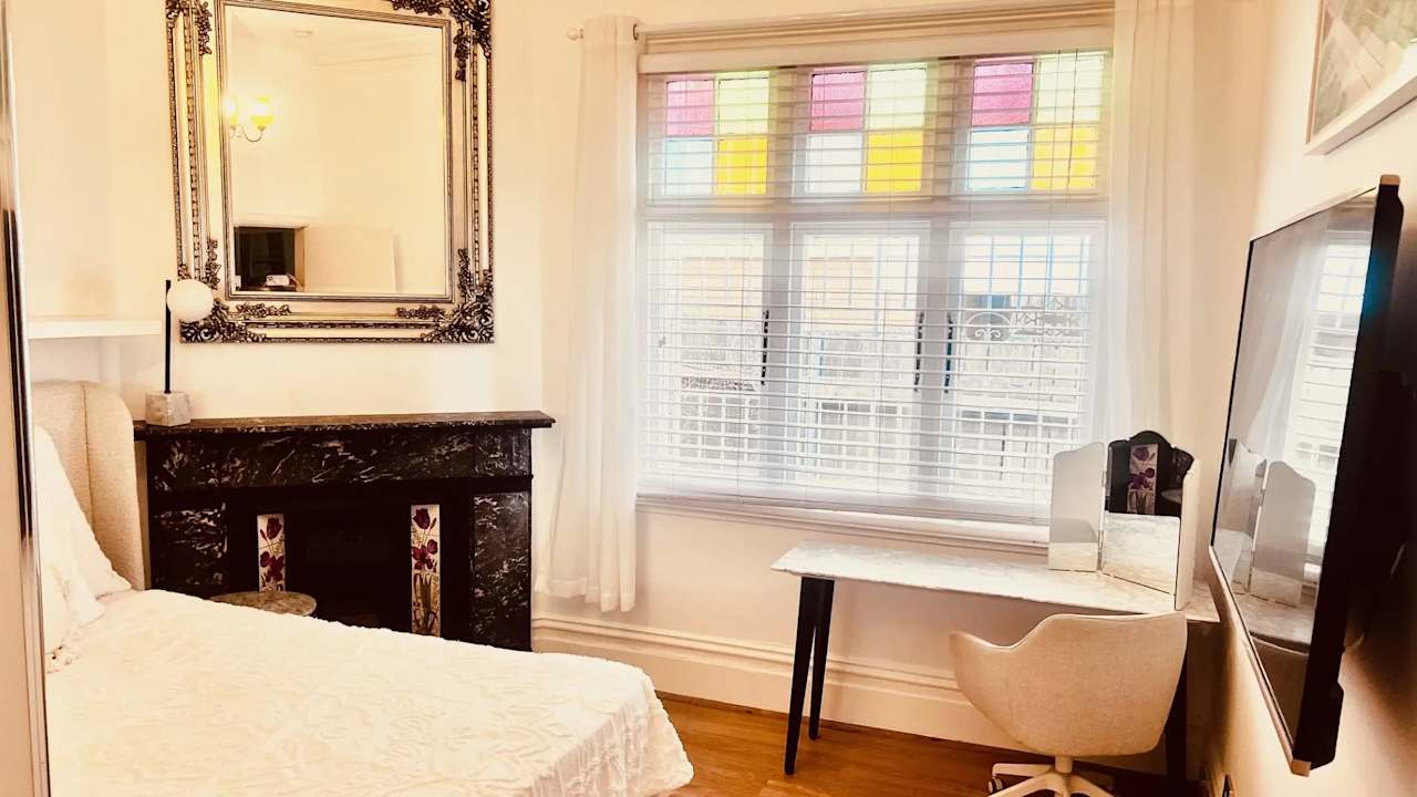 Furnished room in a share house