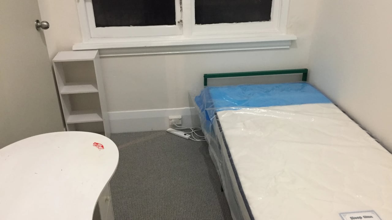 Room in a share house