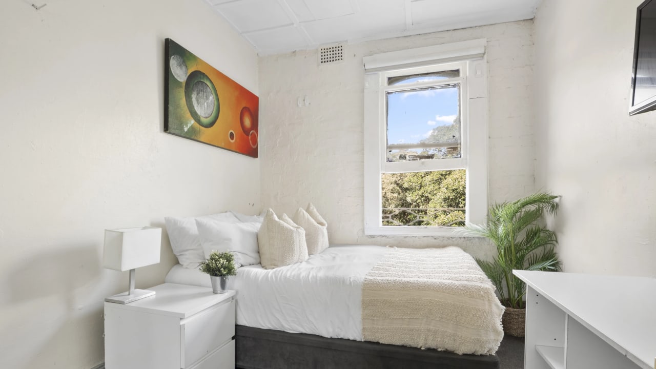 Furnished room in a flatshare