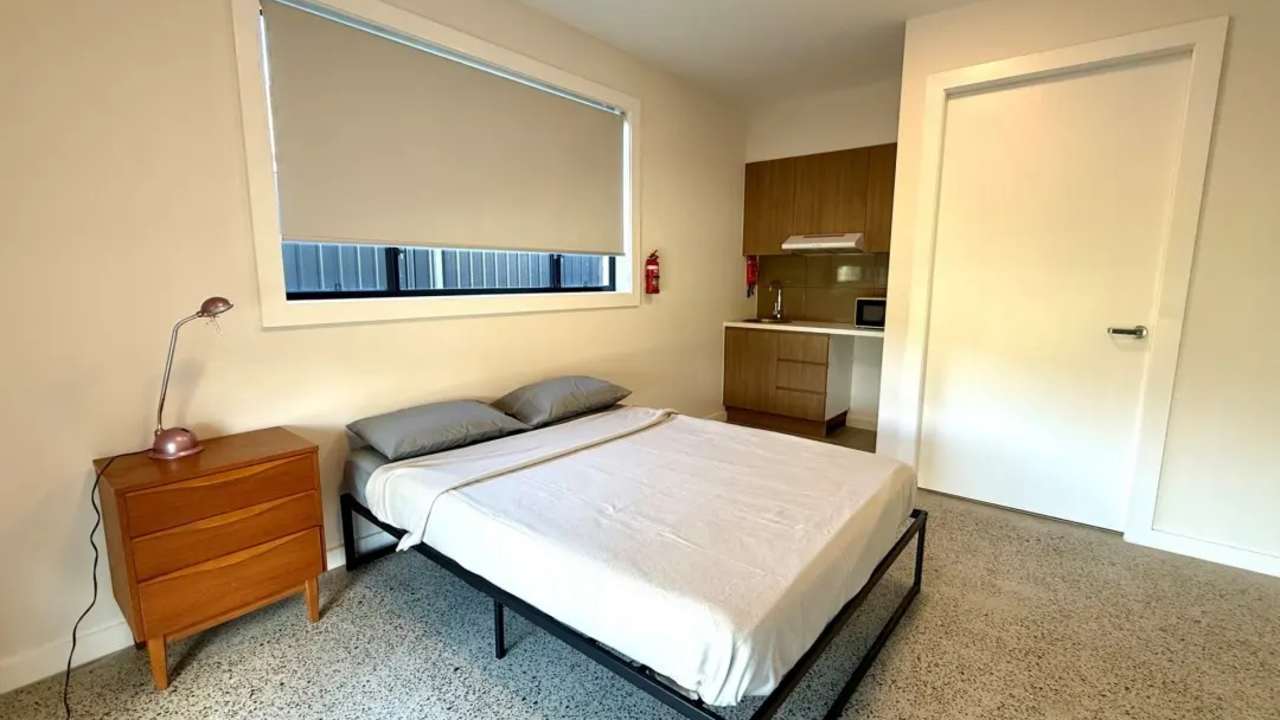 Furnished room with ensuite in a flatshare