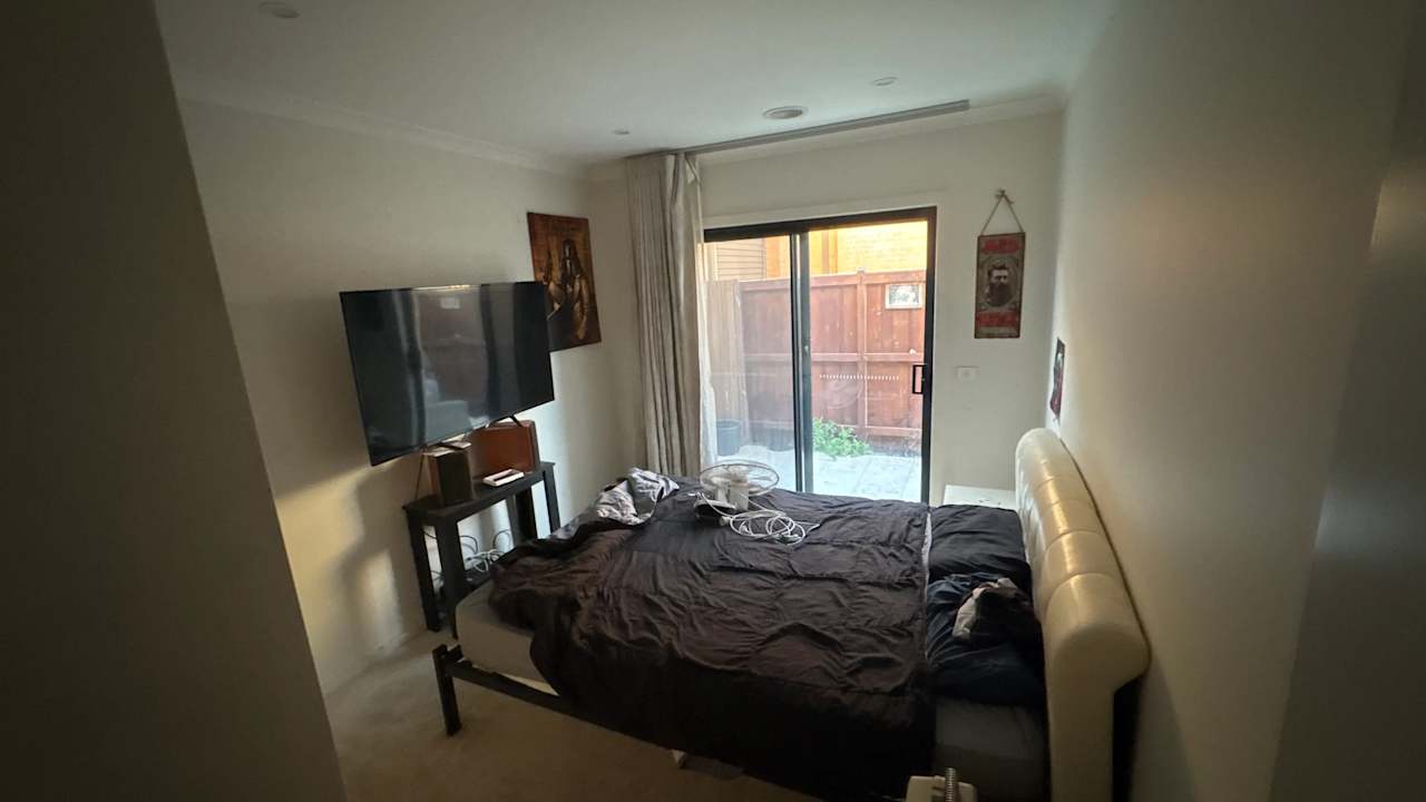 Room in a share house