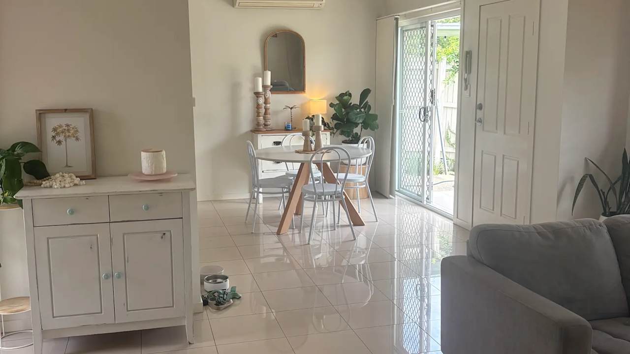 Unfurnished room in a flatshare