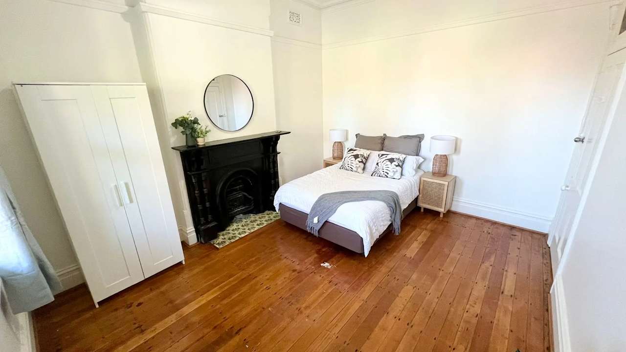 Room in a share house