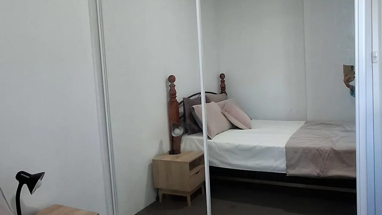Furnished room in a flatshare