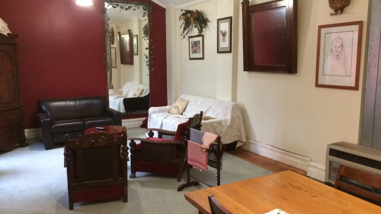 Furnished room in a flatshare