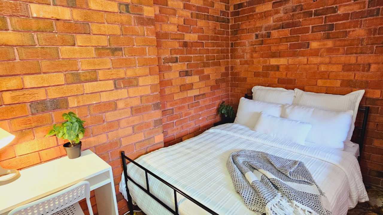 Furnished room in a flatshare