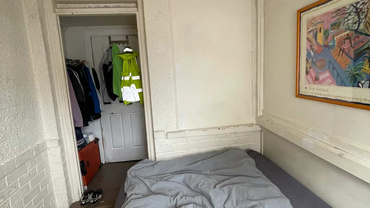 Furnished room in a share house