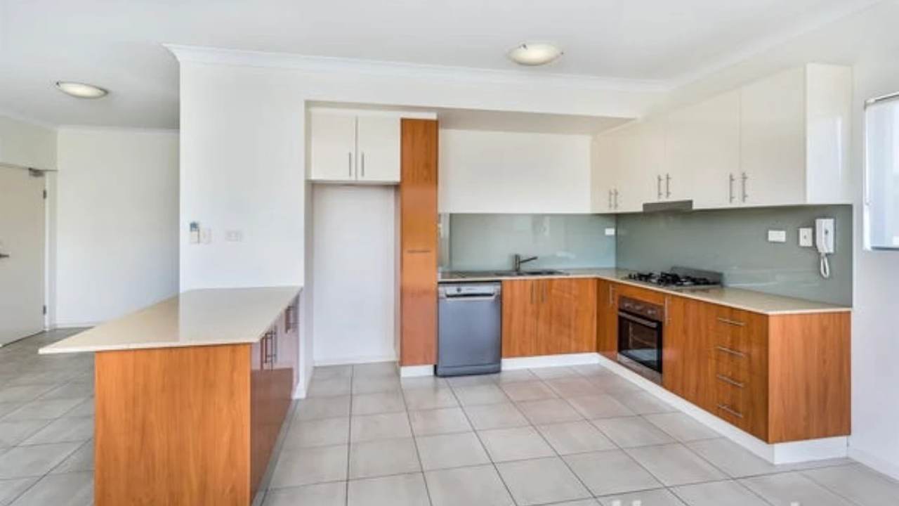 Unfurnished room with own bathroom
