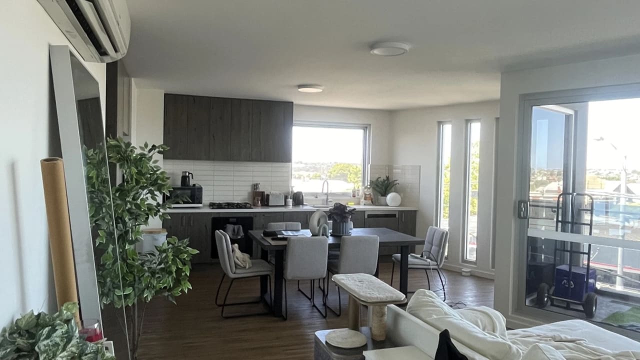 Furnished room in a flatshare
