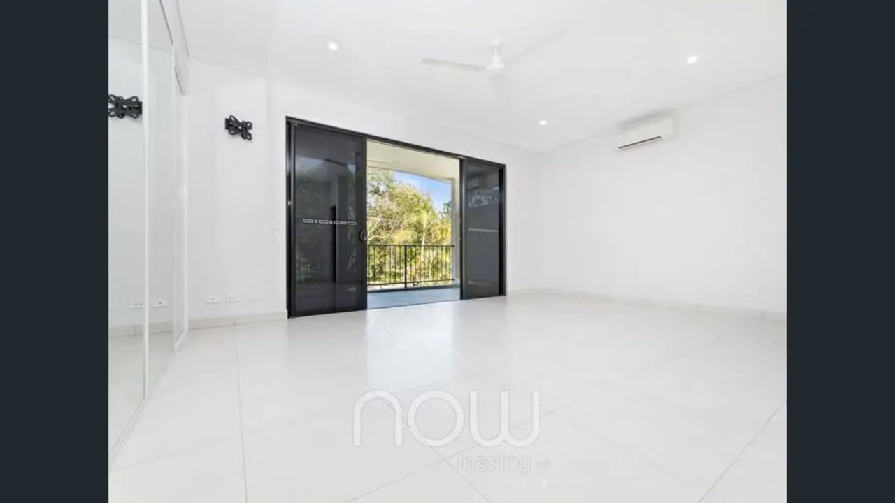 Unfurnished room with own bathroom