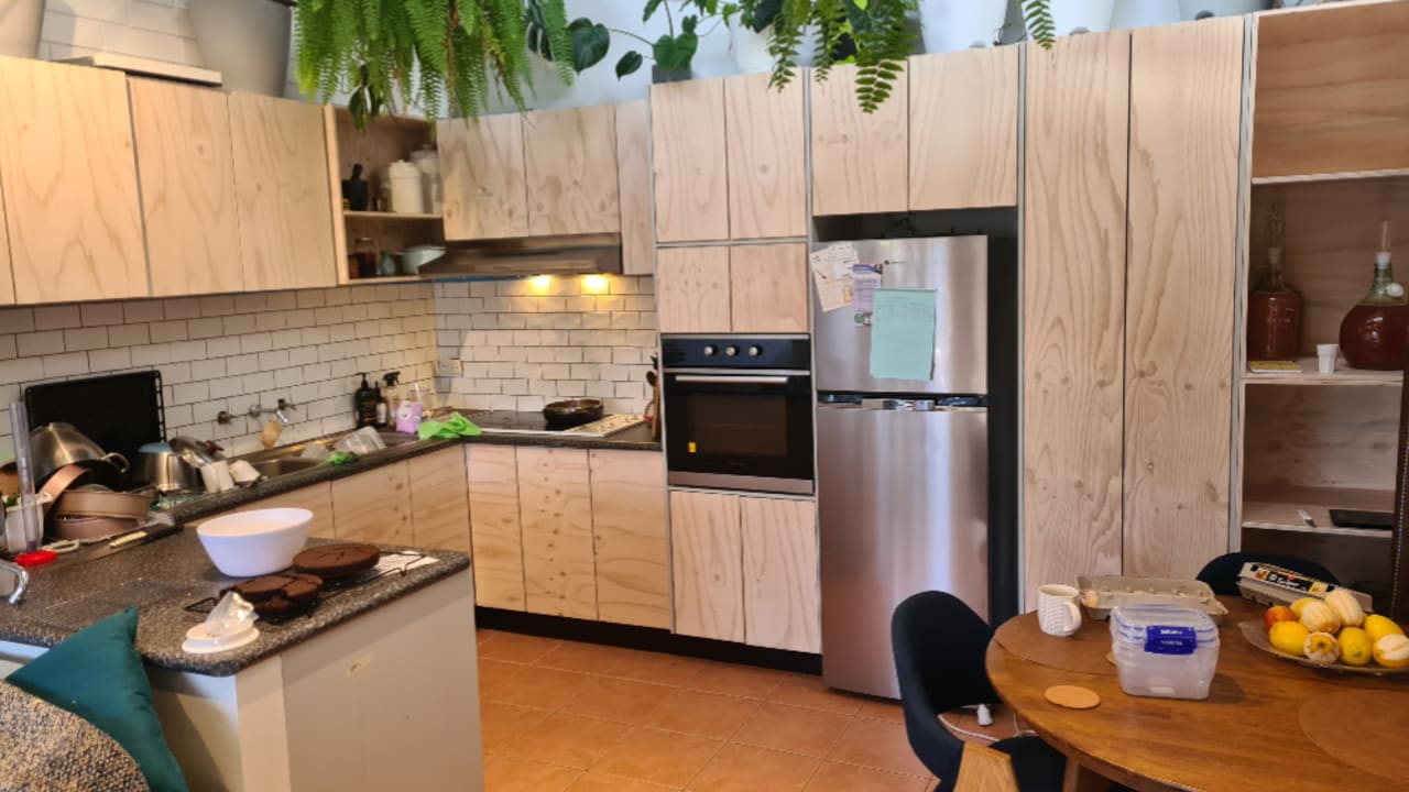 Room in a share house