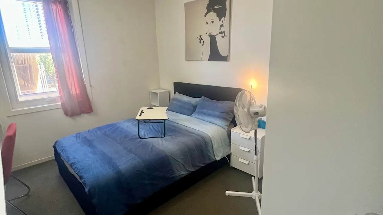 Furnished room in a flatshare