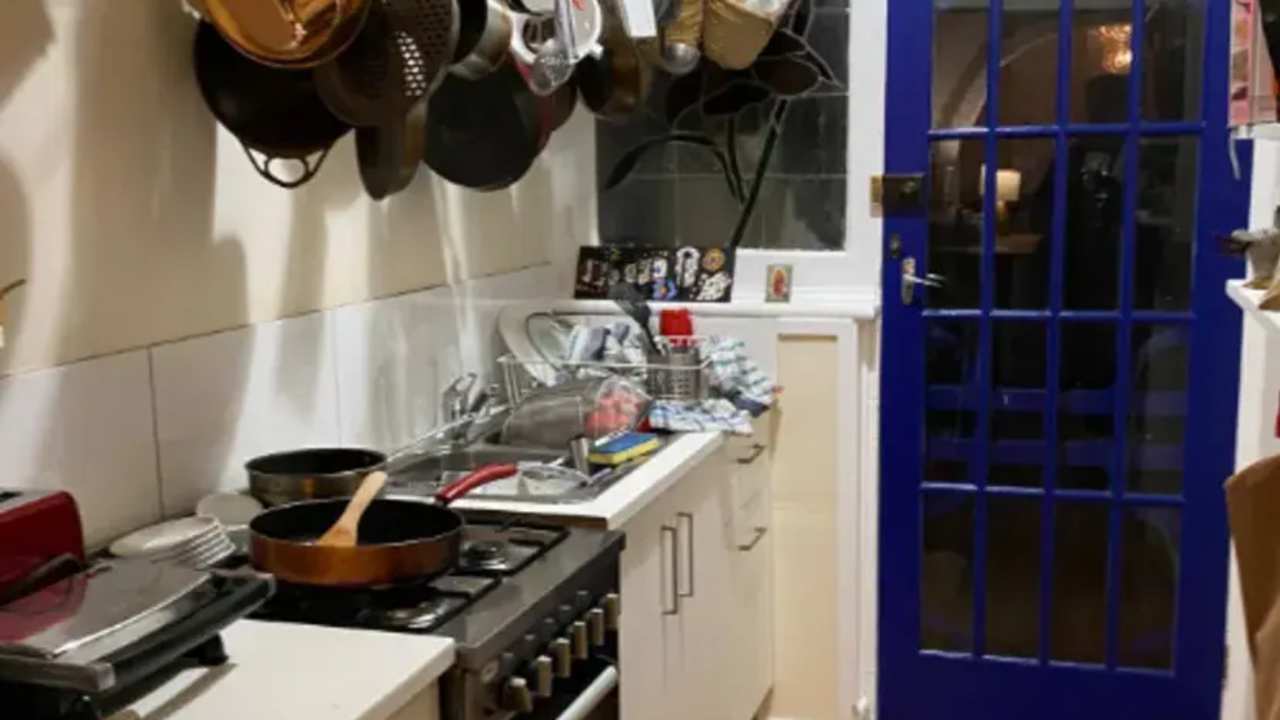 Furnished room in a share house