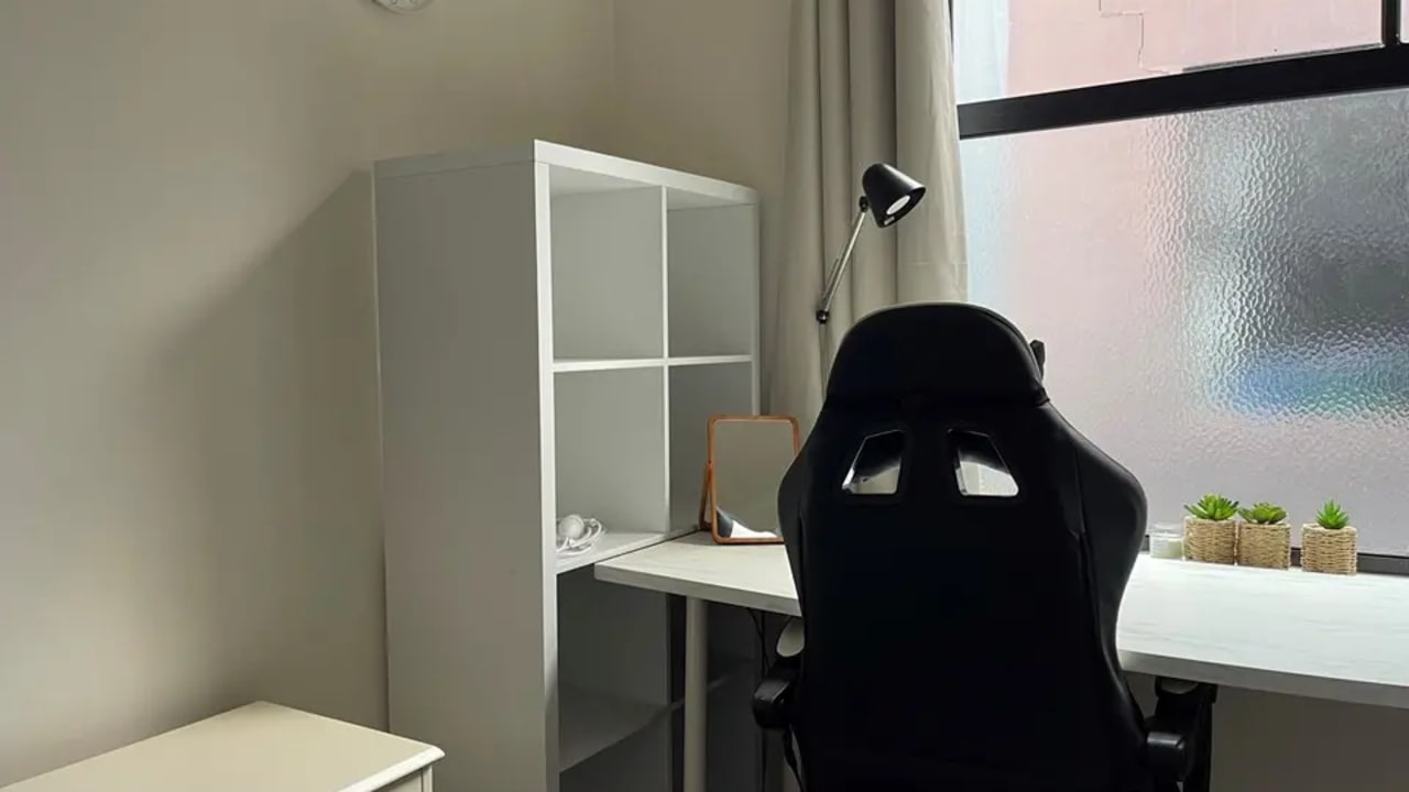 Furnished room in a share house