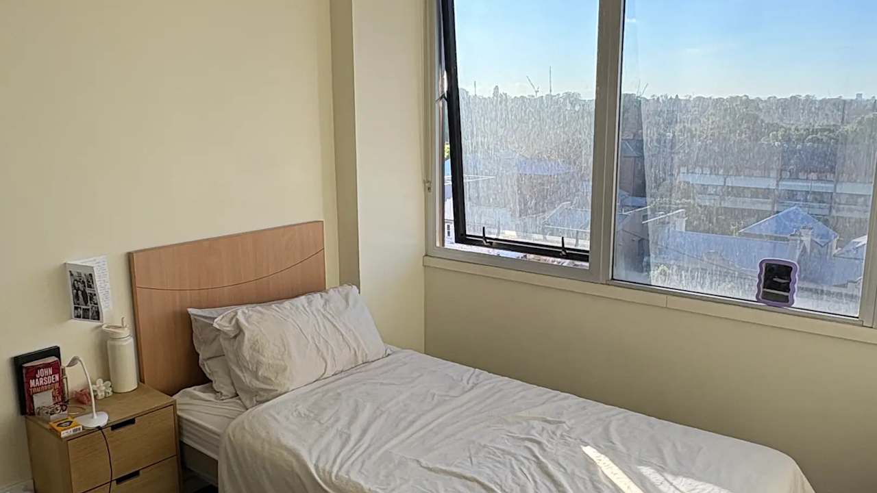 Furnished room in a flatshare