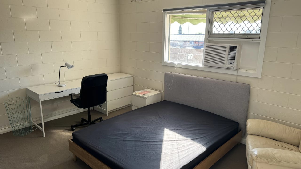 Furnished room in a flatshare