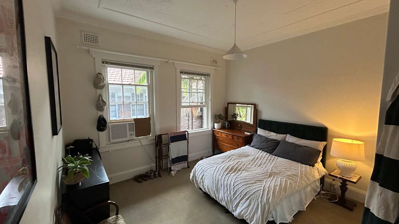 Furnished room in a flatshare