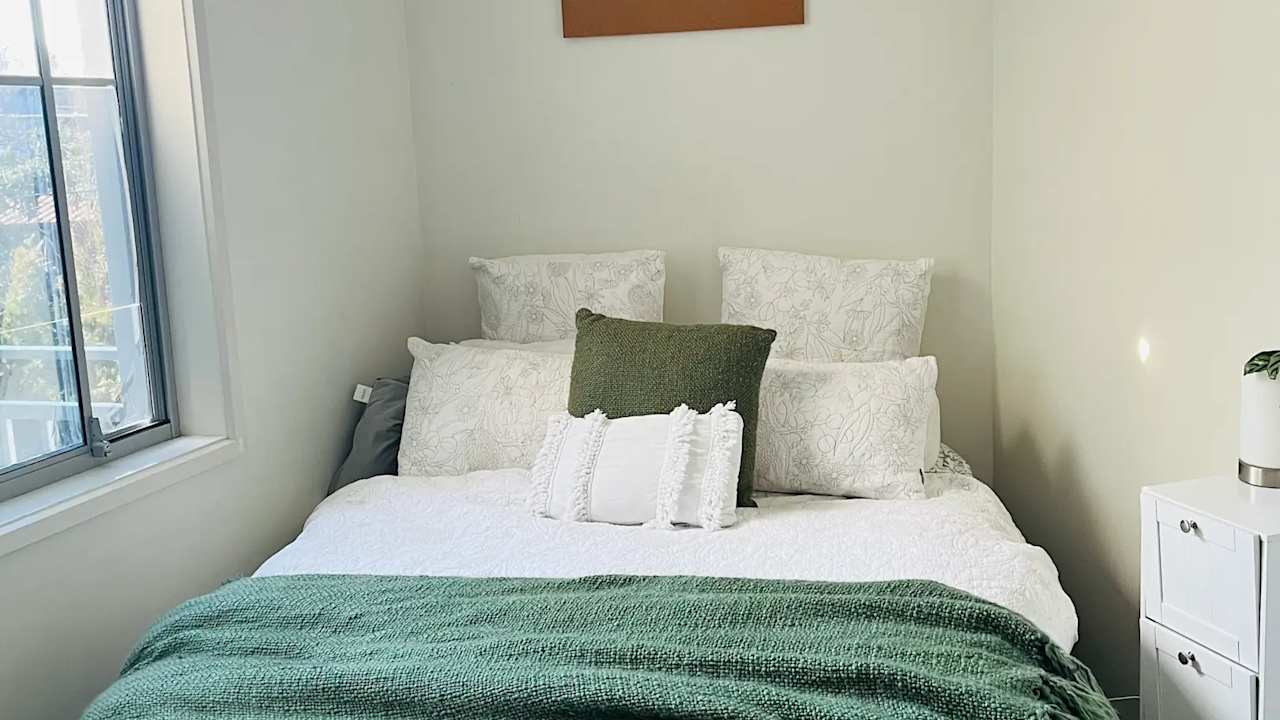 Furnished room in a flatshare