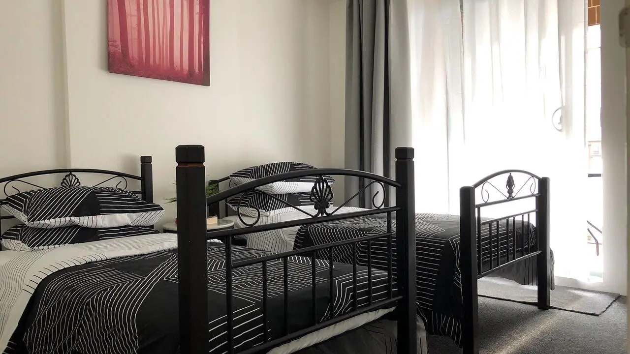 Furnished room in a flatshare