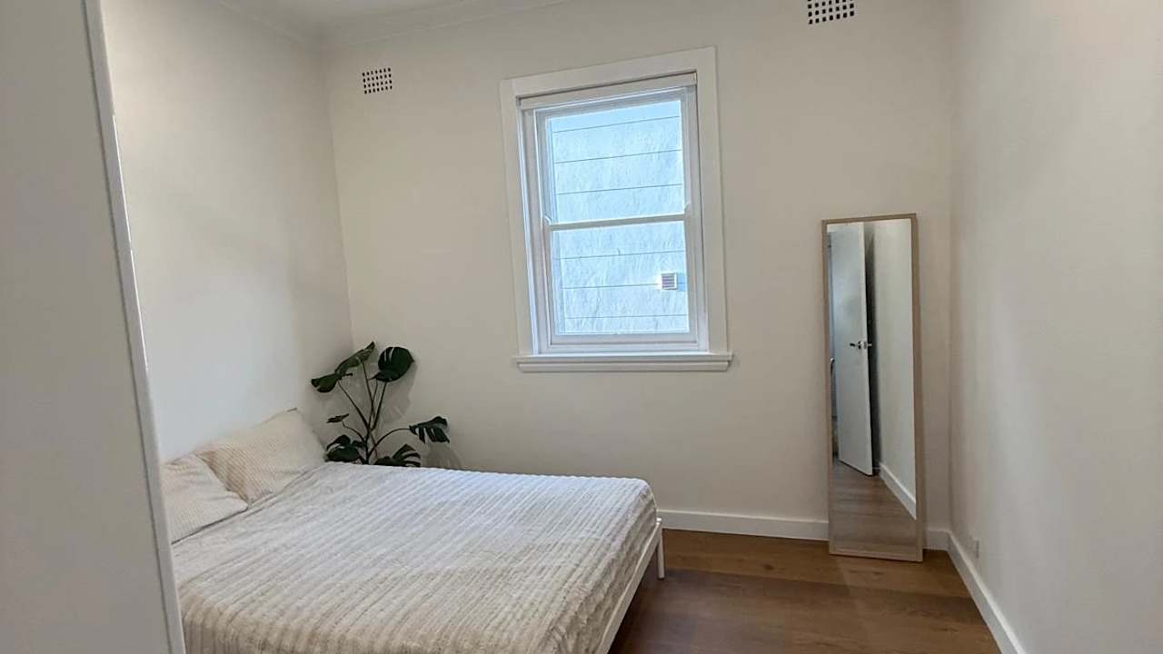 Furnished room in a flatshare