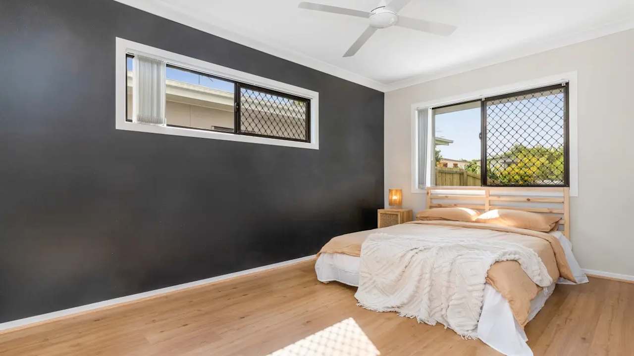 Whole property with 1 room for rent