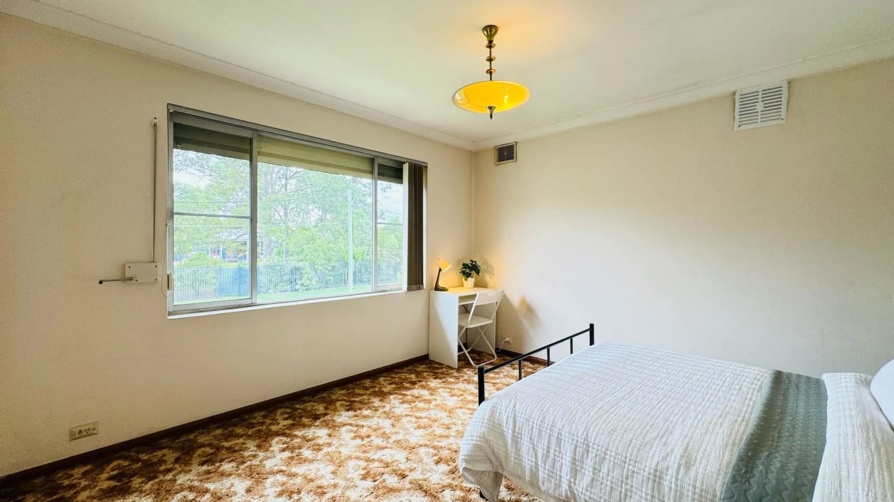 Furnished room in a flatshare