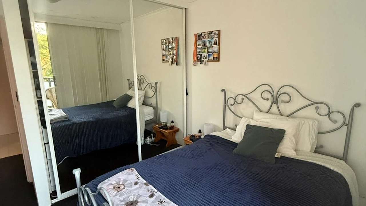 Furnished room in a flatshare