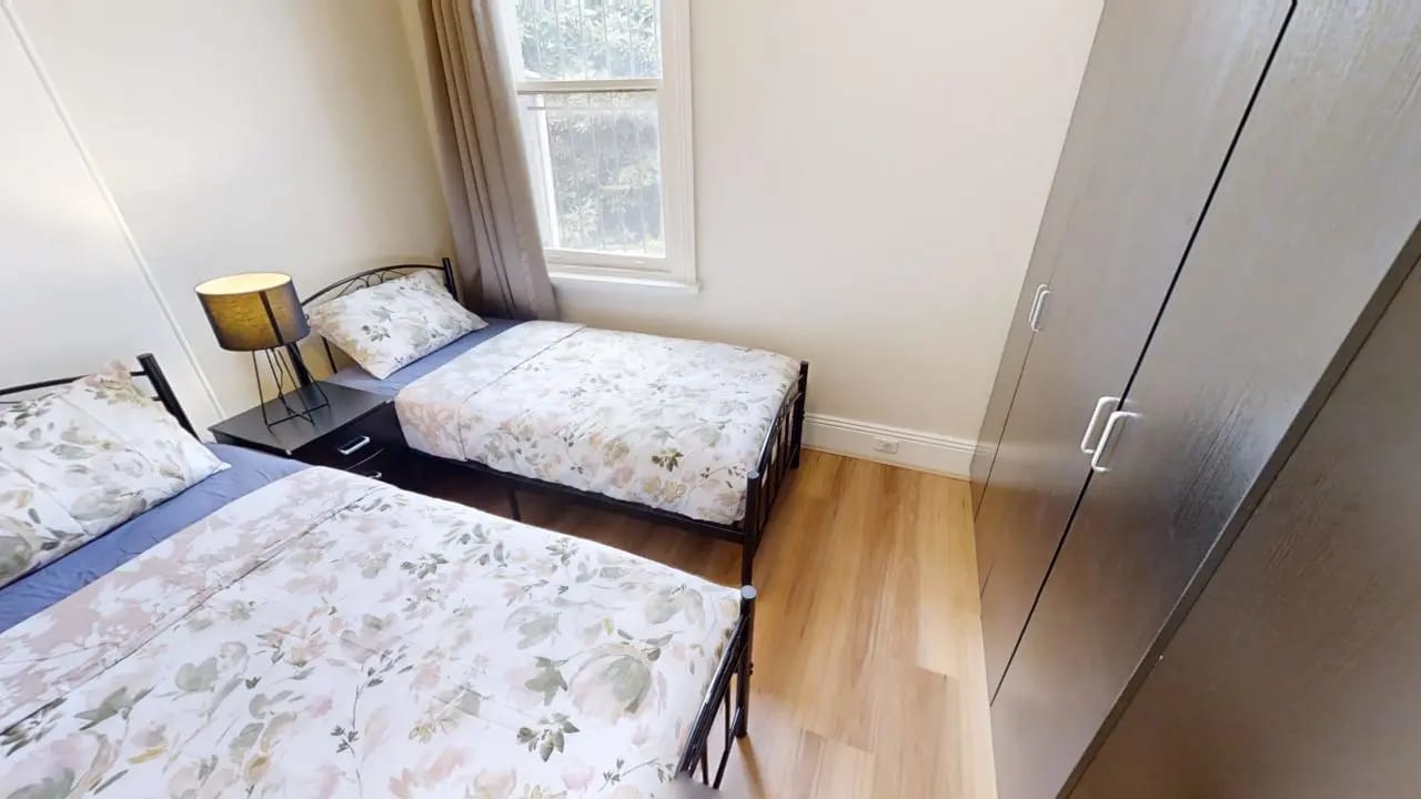 Furnished room in a flatshare