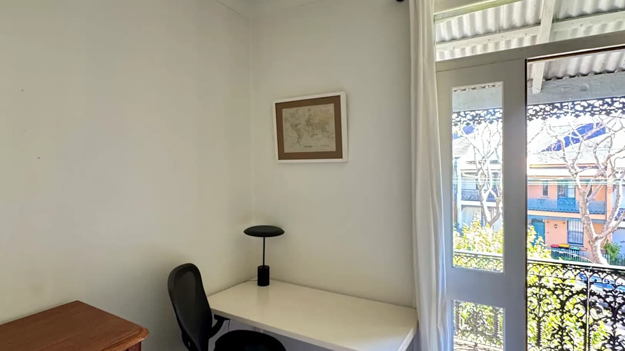 Furnished room in a share house