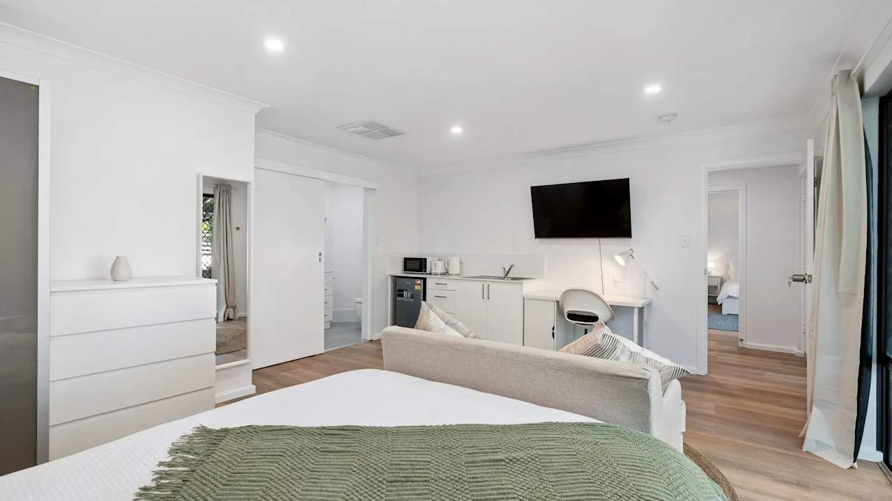 Furnished room with own bathroom