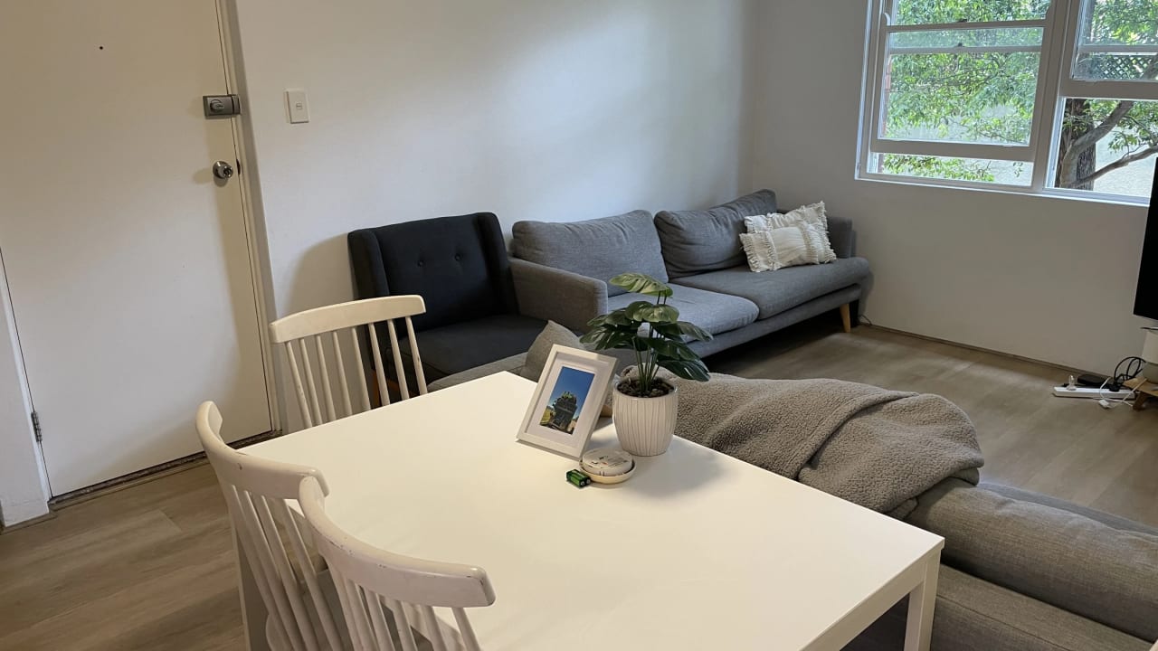 Furnished room in a flatshare
