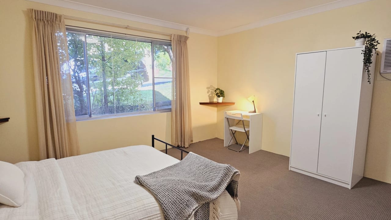 Furnished room in a flatshare