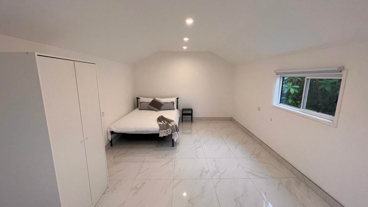 Furnished room in a flatshare