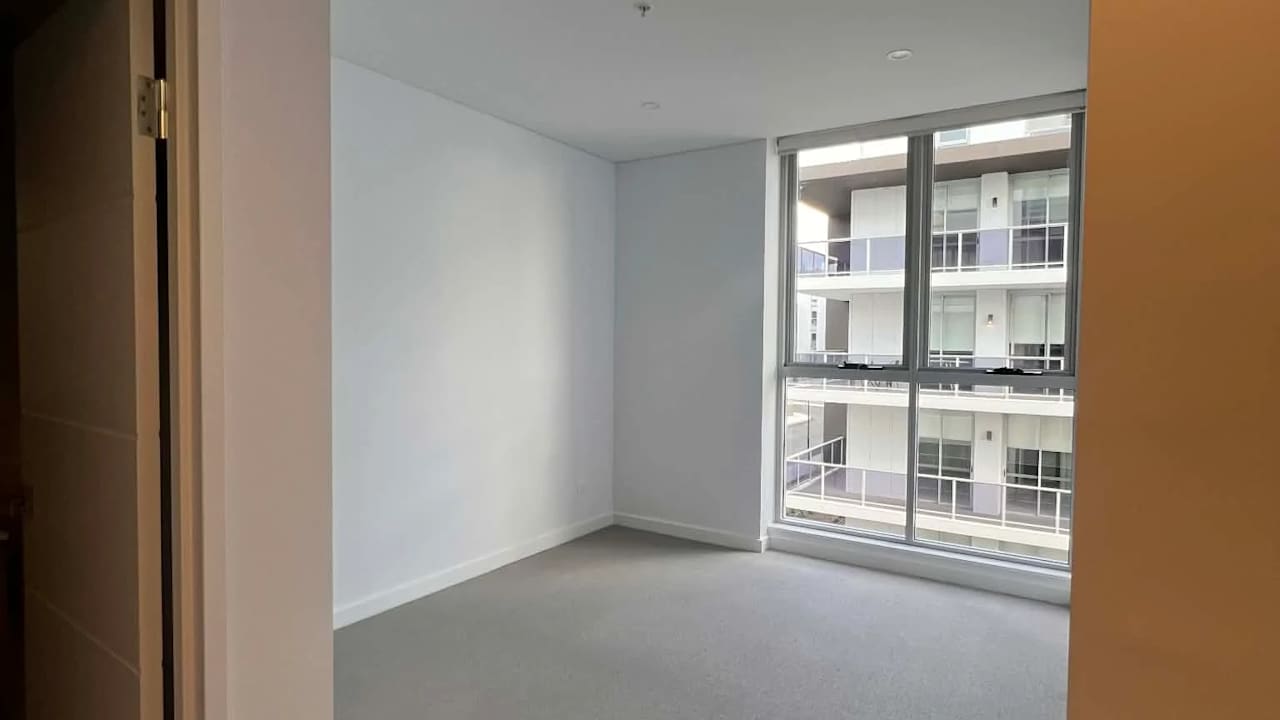 Unfurnished room with own bathroom