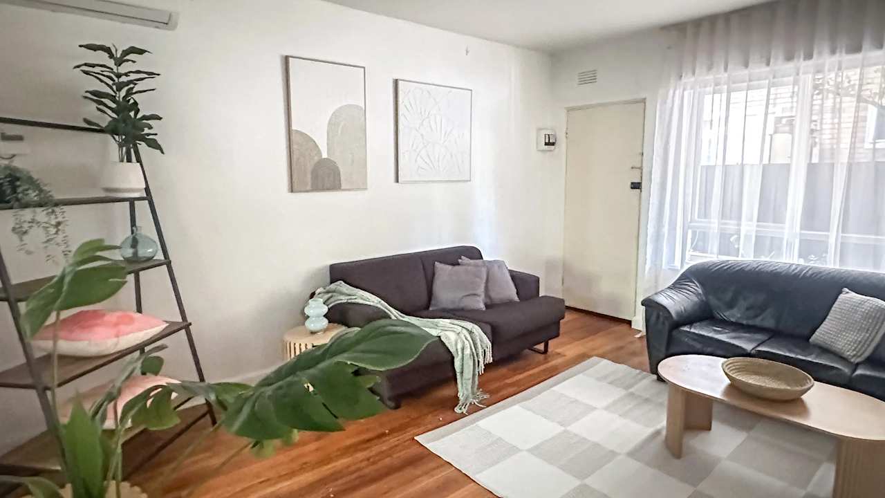 Whole property with 2 rooms for rent