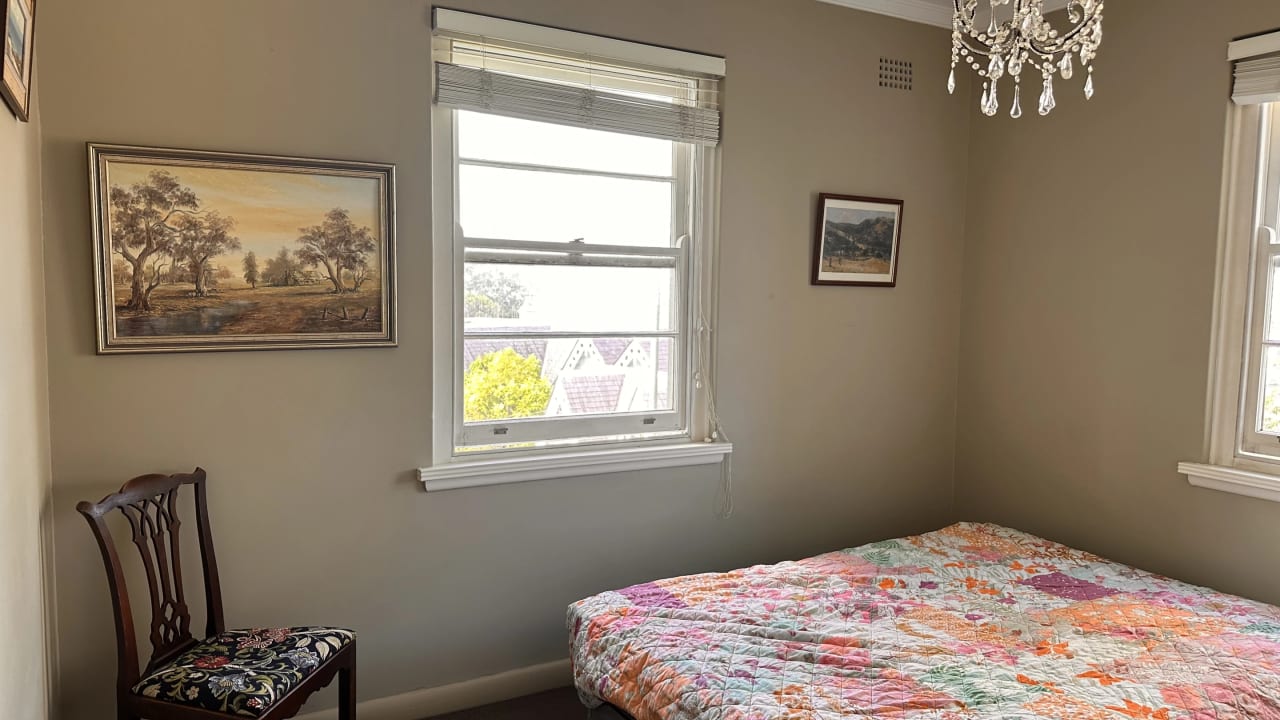Furnished room in a flatshare