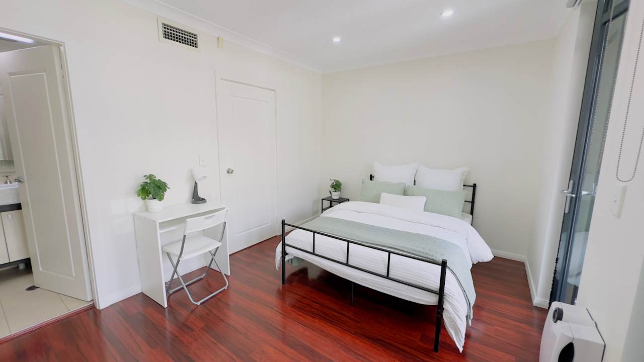Furnished room in a flatshare